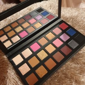 Kylie Jenner Sipping Pretty Eyeshadow Palette